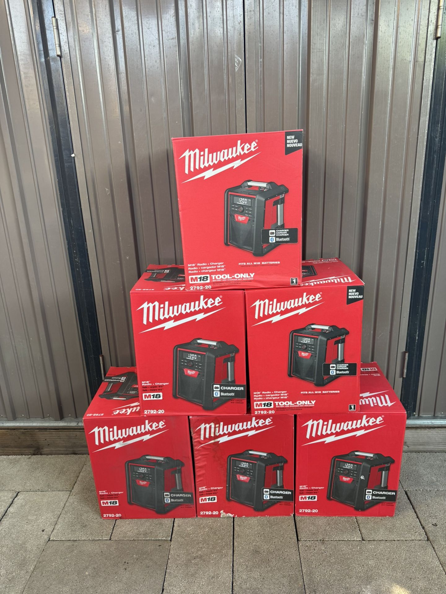 Milwaukee Radio Bluetooth And Charger M18
