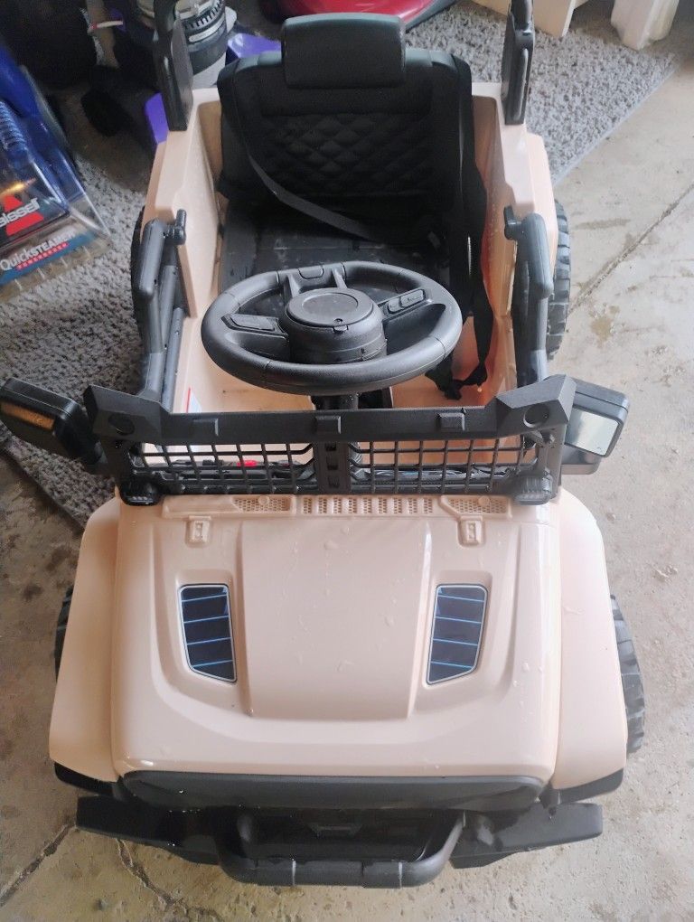 Kids Drivable Jeep Never Used