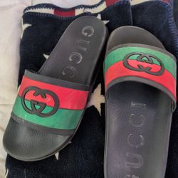Gucci  Men's Slides Black Logo On Top Authentic With Serial Number 