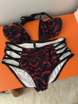 XL fits like Large bathing suite