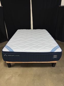 DreamCloud Premier Memory Foam Mattress (Queen)