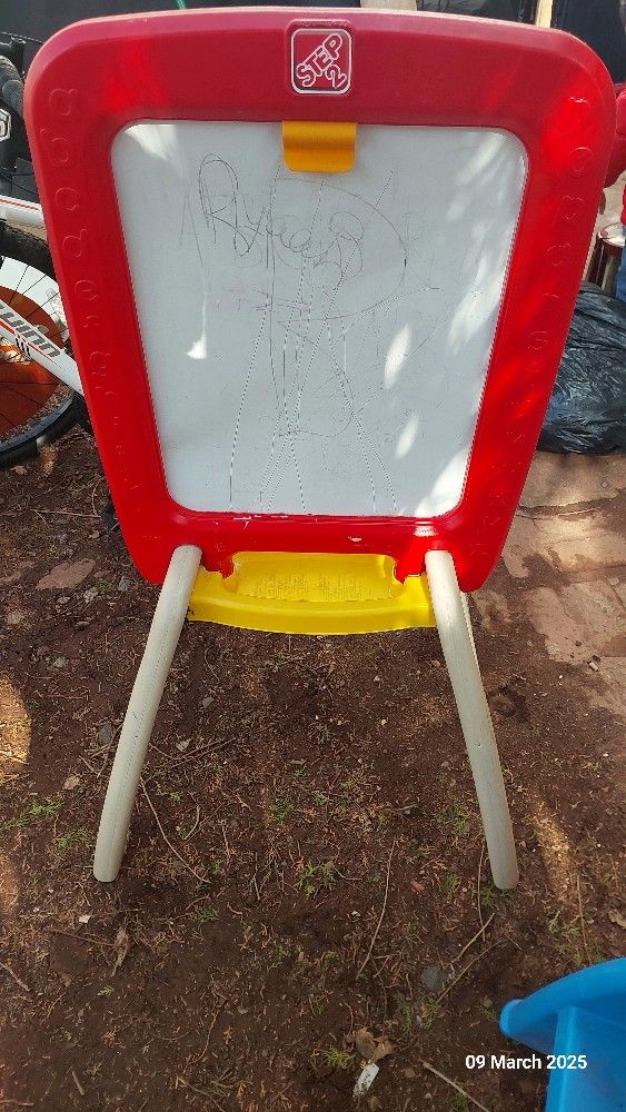 Kids White And Black Board Eisel Drawing