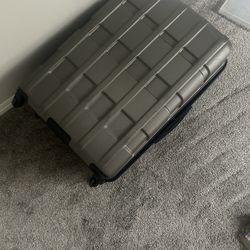 Kenneth Cole Suitcase Used Once 