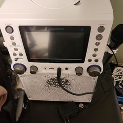 Singing Machine STVG785W