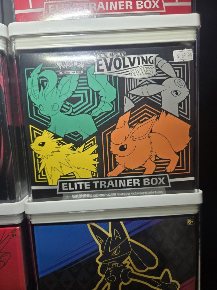 Evolving Skies Elite Trainer Box