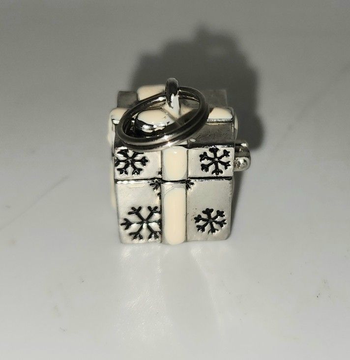 Ganz brand silver tone and enamel snowflake box present charm