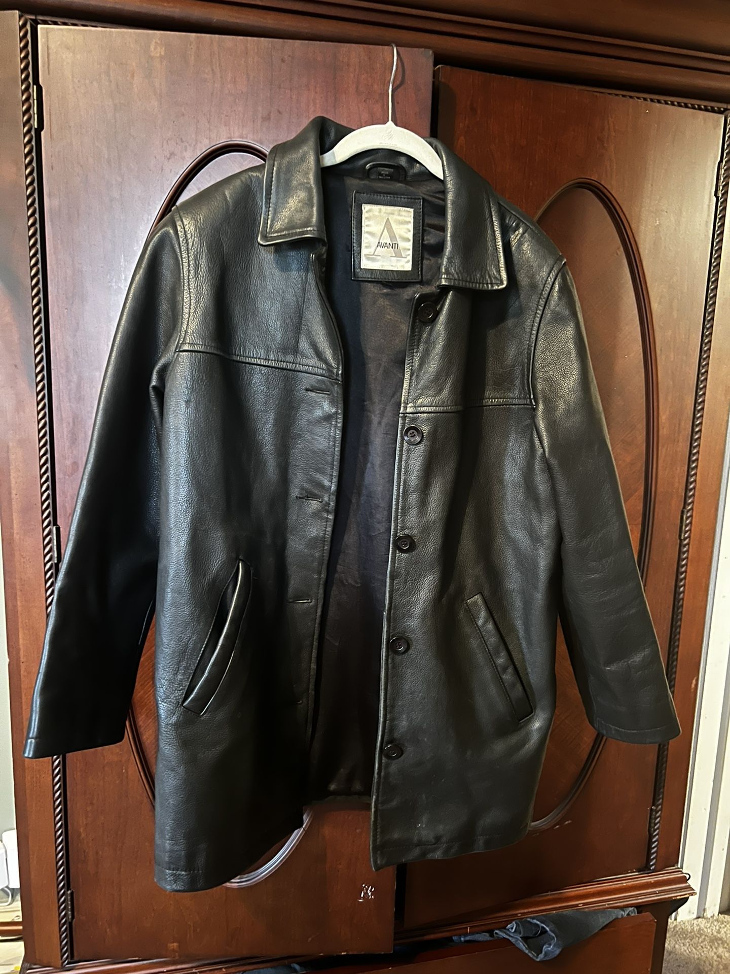 Classic AVANTI BLACK GENUINE LEATHER JACKET/COAT Size Large - In Excellent Condition!