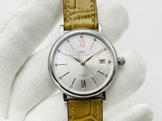 A classic versatile men's mechanical watch