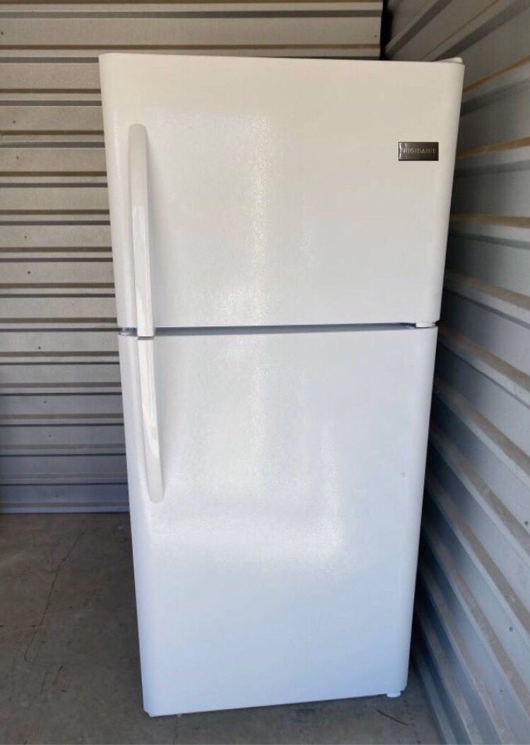 Beautiful Frigidaire fridge freezer