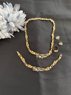 A Five-Piece Luxury Jewelry Set for Women, Featuring