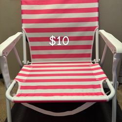 Wave beach chair - nwt - 2 available