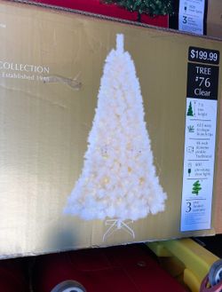 CHRISTMAS TREE Jaclyn smith 7 ft Icelanic spruce tree Pre Lite with clear light