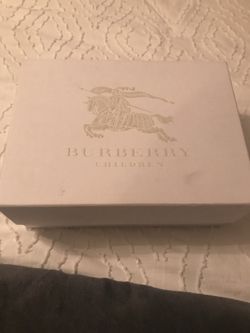 Burberry shoes size 32