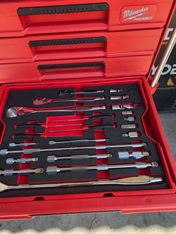 MILWUAKEE 1/4 in. and 3/8 in. and 1/2 in. Drive Metric & SAE Ratchet & Socket Set with PACKOUT 4-Drawer Tool Box (242-Piece)