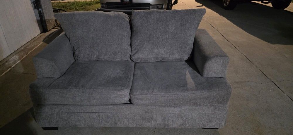 Loveseat (Free)