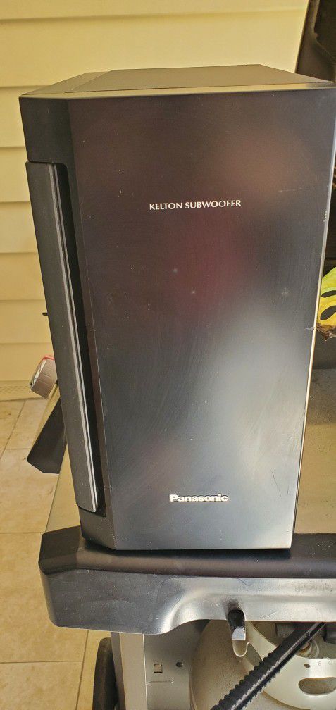 Subwoofer - Panasonic Kelton Model - SB-HW560