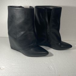Woman’s Boots Size 7