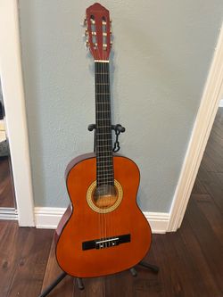 Kid Size Acoustic Guitar (3/4, for 8-12 years old)