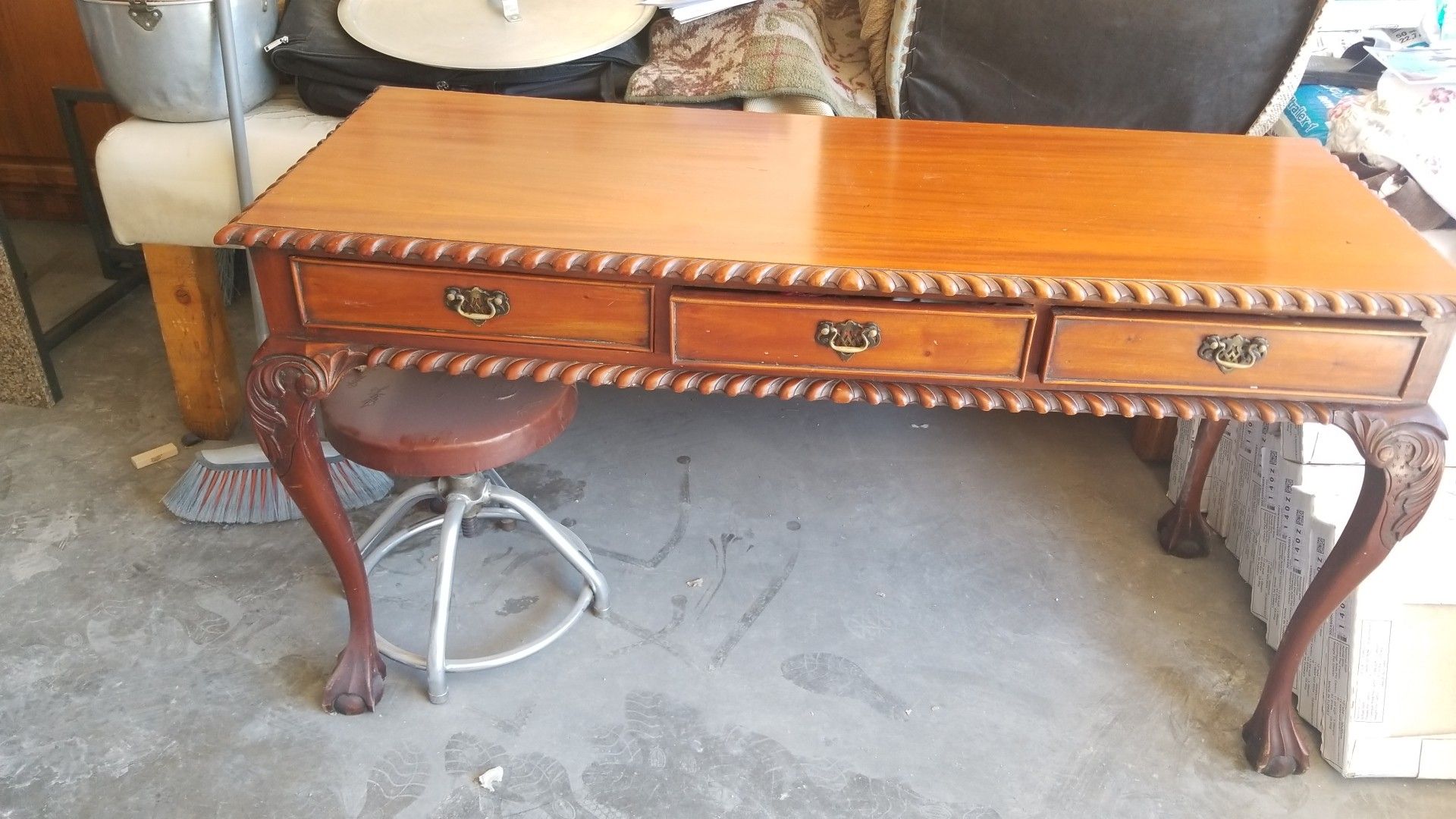Antique desk wood hand made /escritorio antiguo echo a mano pura madera $150