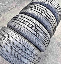 215/55/17 Michelin Vendo un set de llantas  con 80% Vida en excelente condiciones de Vida las 4 🫡🤑
 Selling a set of 4 tires with 80% tread life rem