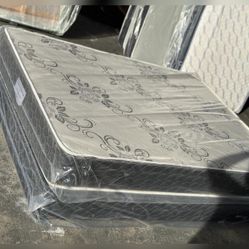 Full size mattress  / Colchon