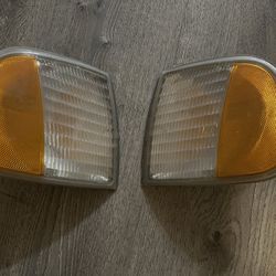 2000 Ford  expedition Or f150 Parking Lights Corner 