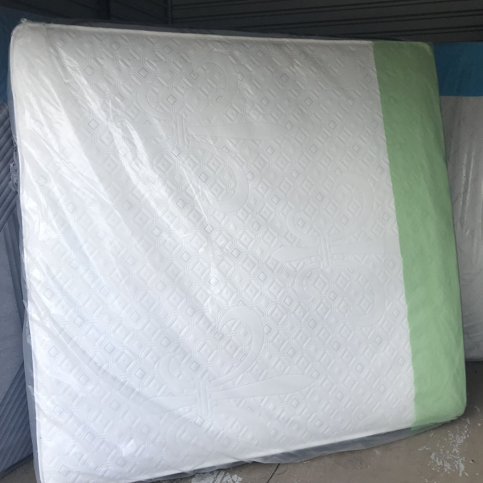 Mattresses: twin full  queen regular  Nuevo Colchones plush or pillow top available cama bed mattress