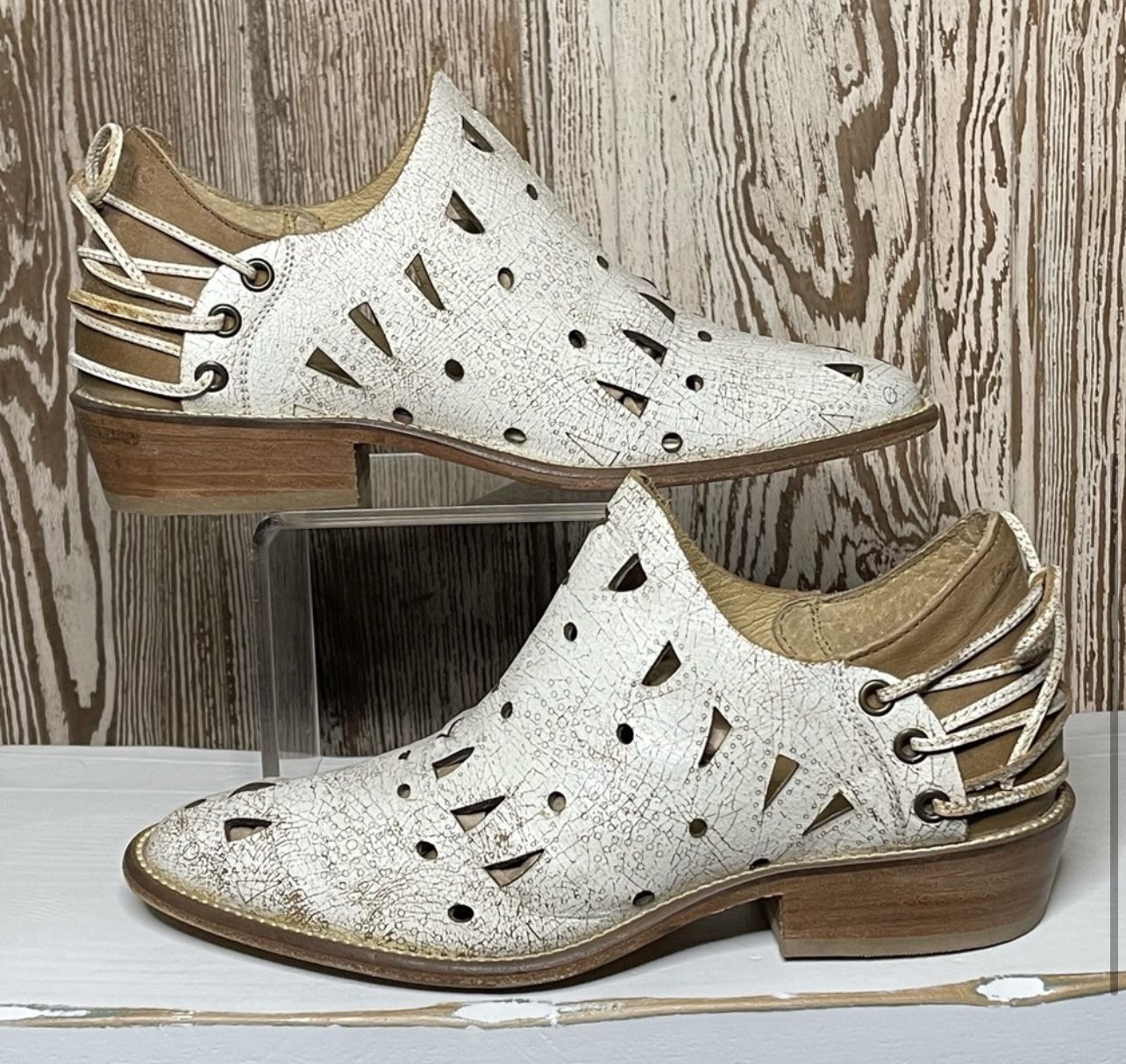 Musse & Cloud Anthropologie Coolise Distressed Laser Cut Cream Tan Ankle Boots • Women’s Size 8