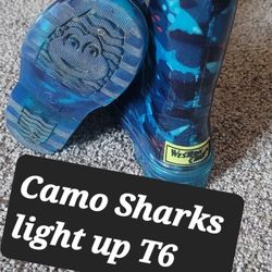 Shoes Toddler 6 Rain Boots Camo Shark 🦈 Light Up  Shoes Unisex