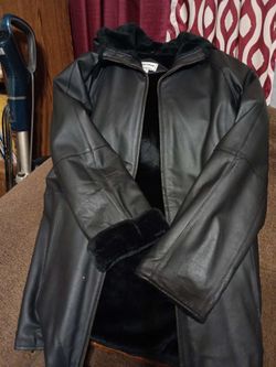 NEW . Black 100% Genuine Leather Women's Coat