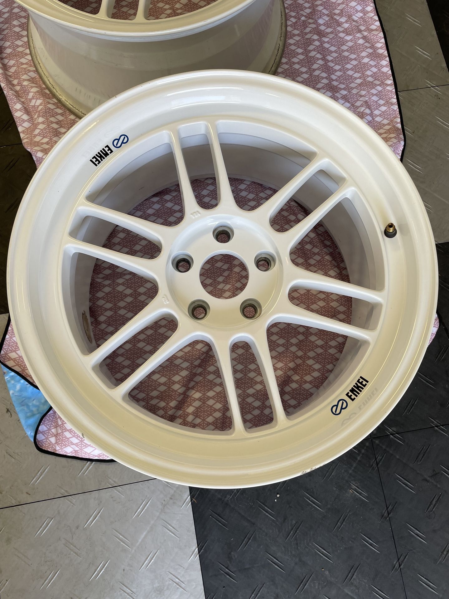 Enkie RPF1 Vanquish White
