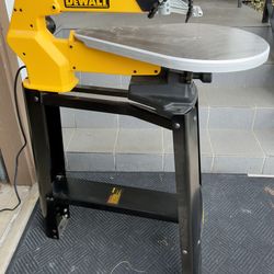 Dewalt DW788 scroll saw w/stand