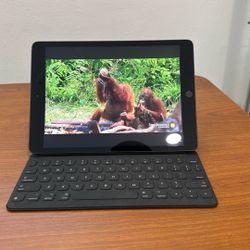 iPad 8th Gen 32GB With Keyboard