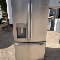 GE REFRIGERATOR 