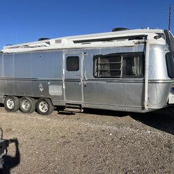 1979 Avion Model Number 2.7 Trip Axle 32 Foot