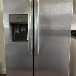 🧊 Frigidaire Stainless Steel Side-by-Side Refrigerator w/ Ice Maker & Water Dispenser – Excellent Condition