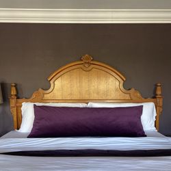 Victorian style Oak Cal King Bedroom Set With 2 Nightstands and Armoire 