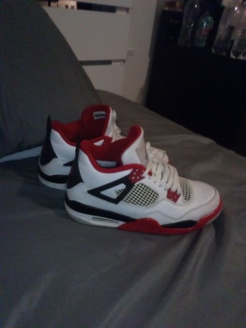 Air Jordan 4 Retro Fire Red 