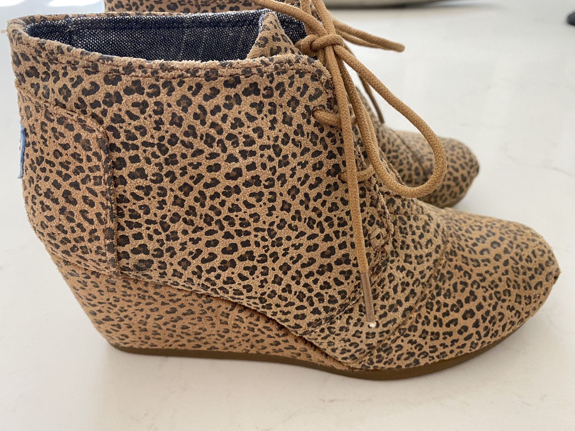 Toms Animal Print Wedge Boot Bootie Sz 6.5