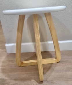 Nestig Nursery side table