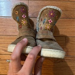 Stride Rite Girls Boots 11m Leather Uppers Faux Sherling Embroidered Flowers And Rainbow Stitching Velcro Closure  Well Loved Used Condition See Pictu