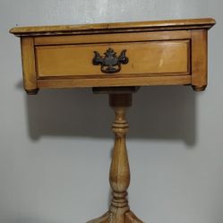 ANTIQUE - MC JOHN M. SMYTH END TABLE 