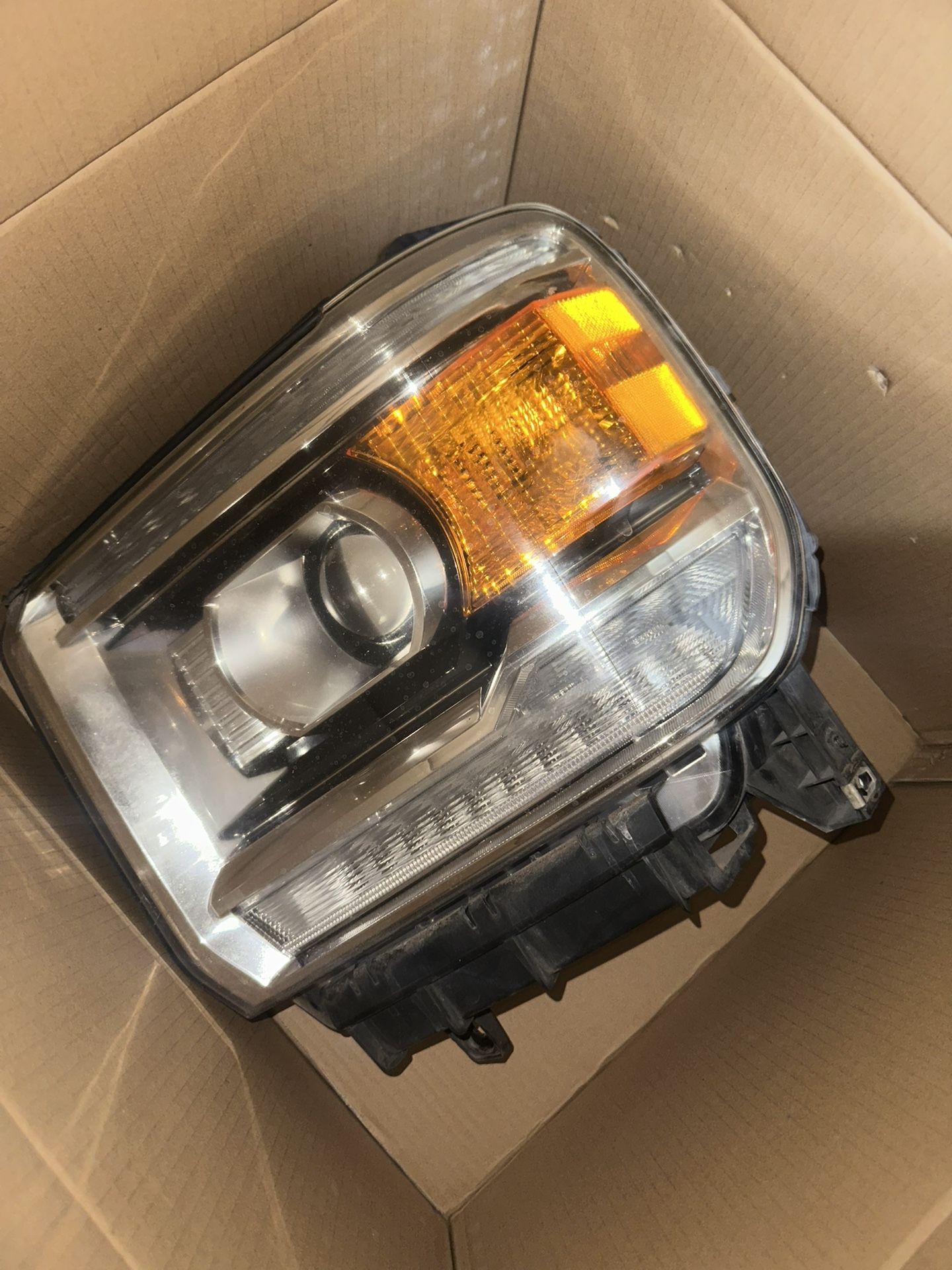 2014 Gmc sierra 1500 stock passenger headlight 