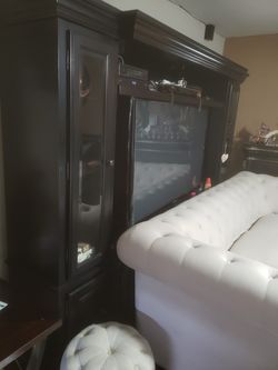 Entertainment center
