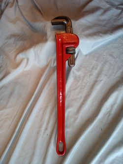 24" heavy duty pipe wrench