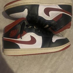 Jordan 1 Mid