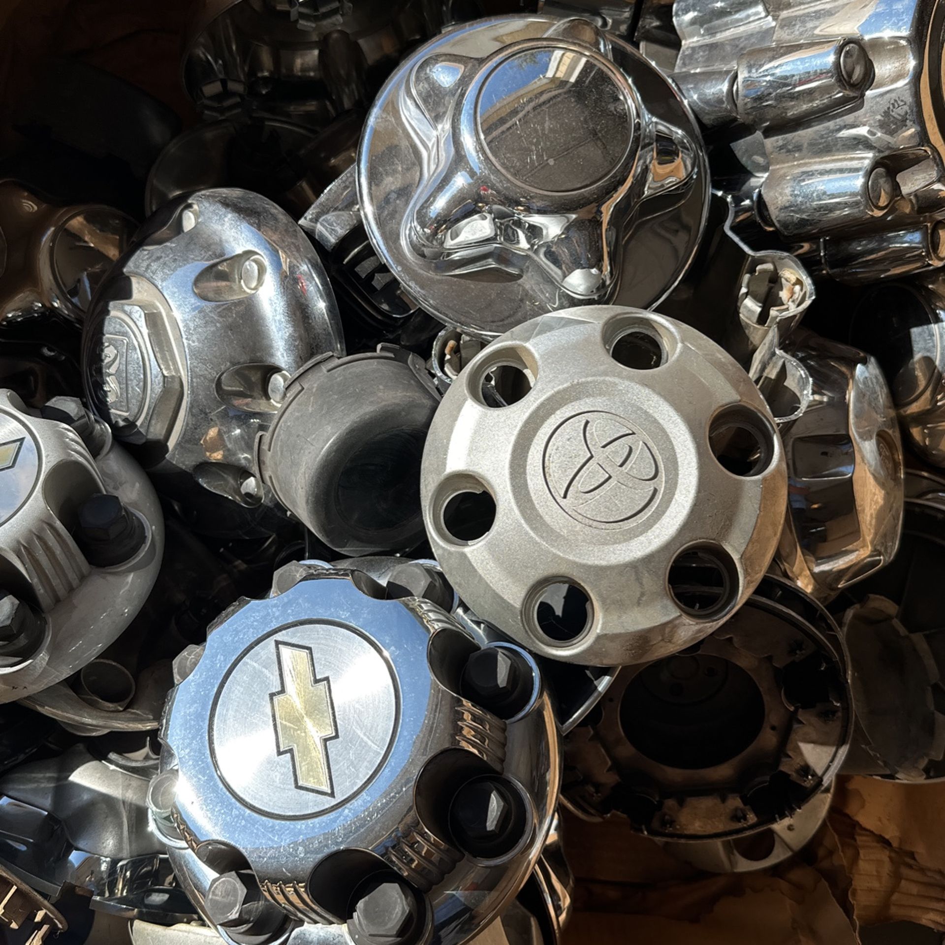 Center Caps. DIFFERENT KINDS