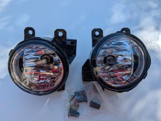"Toyota Fog Light Assembly Pair - H11, New with Hardware"