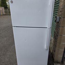 GE REFRIGERATOR top freezer