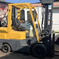 TCM forklift 5,500 Lb GREAT CONDITION
